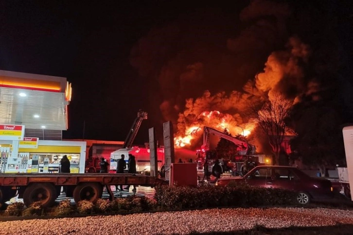 İzmir’de lastik bayisinde çıkan yangın söndürüldü