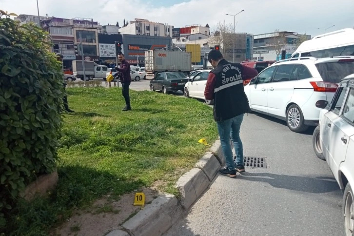 İzmir'de motosikletli saldırgan iş yerlerini taradı: 1'i ağır 3 yaralı