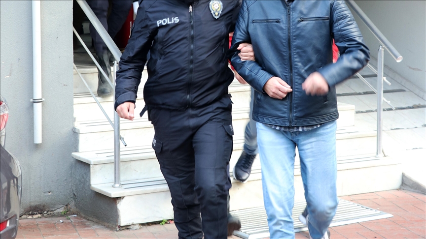 İzmir'deki FETÖ operasyonunda 116 tutuklama, 60 asker de itirafçı oldu