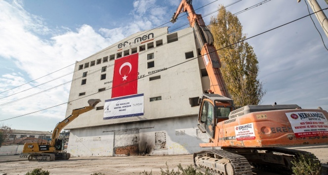 İzmir'in kalbinde kentsel dönüşüm için ilk yıkım