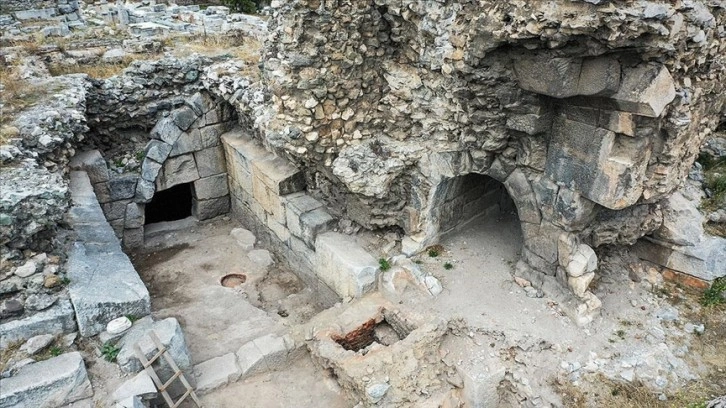 İznik'teki Roma Tiyatrosu'nda çini atölyesi bulundu