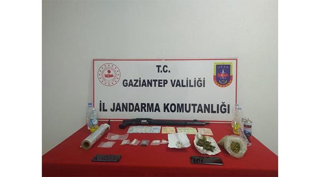 Jandarmadan uyuşturucu satışı yapılan eve operasyon: 4 gözaltı 