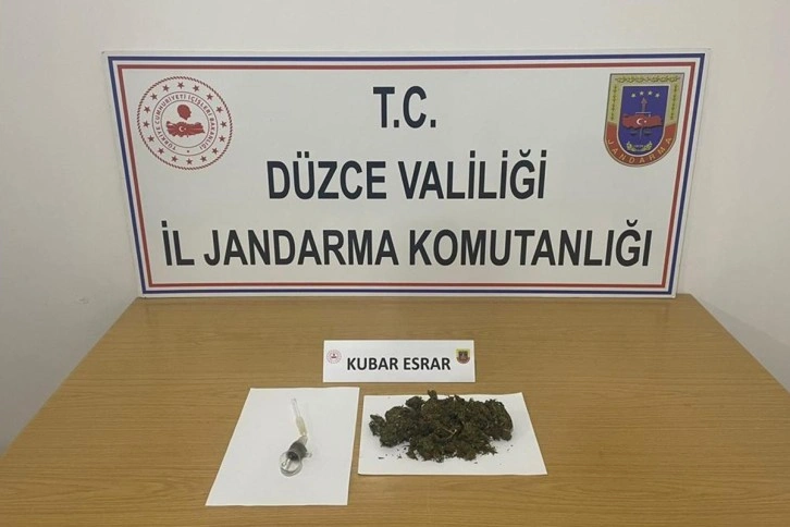 Jandarmanın 'şok' yol uygulamasında uyuşturucu ele geçirildi