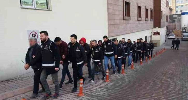 Kaçakçılık operasyonunda 11 kişi adli kontrolle serbest