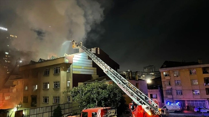 Kadıköy'de bir binada meydana gelen doğal gaz patlamasında 3 kişi hayatını kaybetti