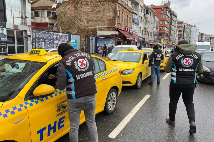 Kadıköy’de emniyet kemeri takmayan ticari taksilere ceza