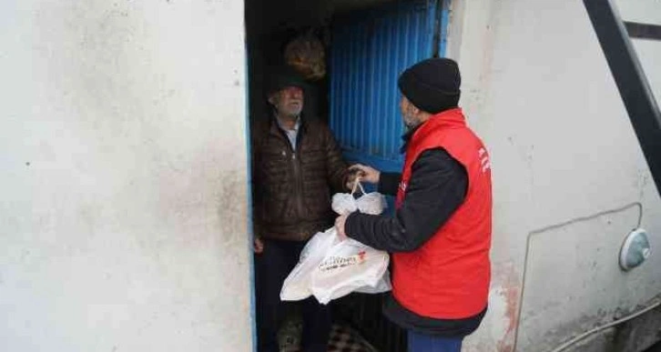 Kahramanmaraş’ta ulu çınarların yemekleri eksik edilmiyor