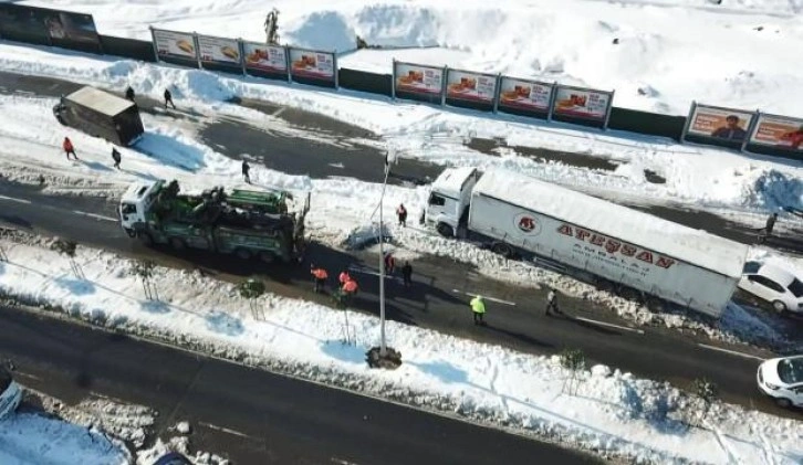 Kalan araçların çekilmesiyle Hadımköy yolu ulaşıma açıldı