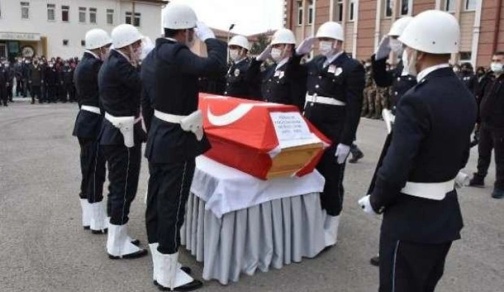 Kalp krizi geçiren polis memuru hayatını kaybetti