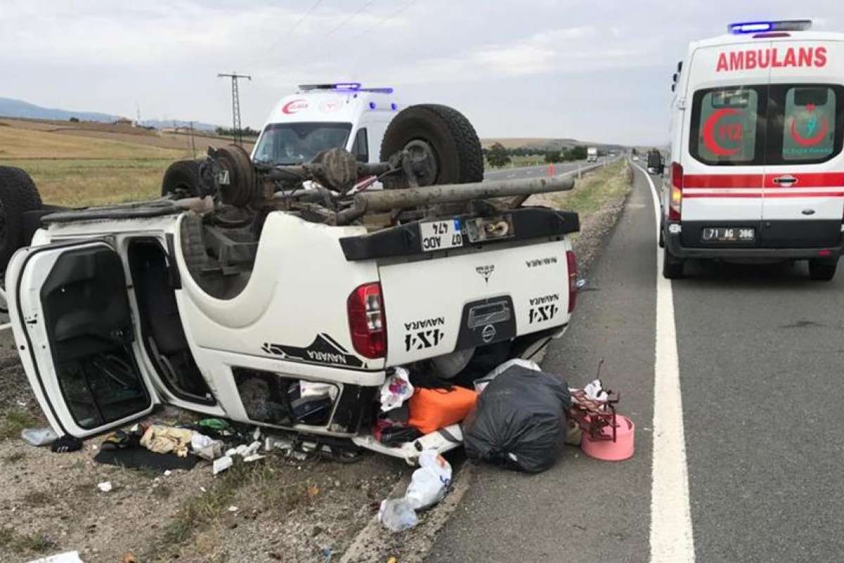 Kamyonet şarampole devrildi, bir aile ölümden döndü: 4 yaralı