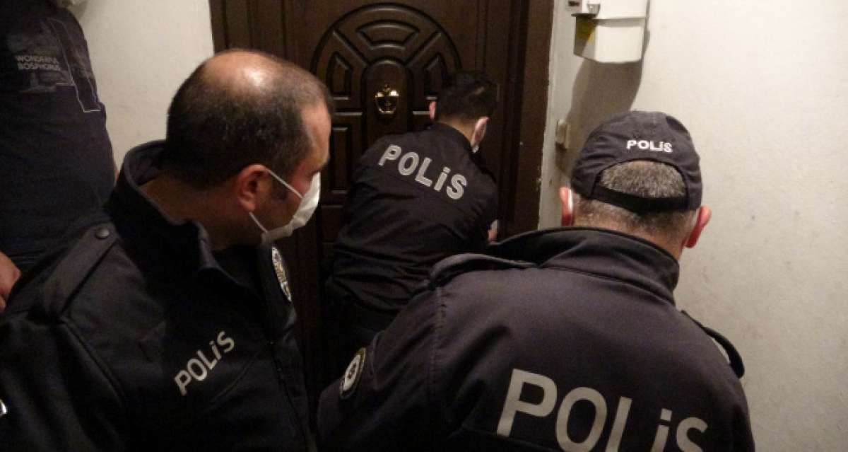 Kapısı kilitli evde ocakta unutulan yemek polisi alarma geçirdi