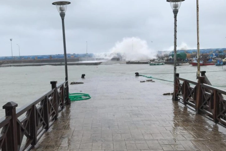 Karadeniz'de lodos etkili oluyor