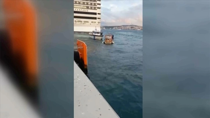 Karaköy önlerinde su alan tekne battı