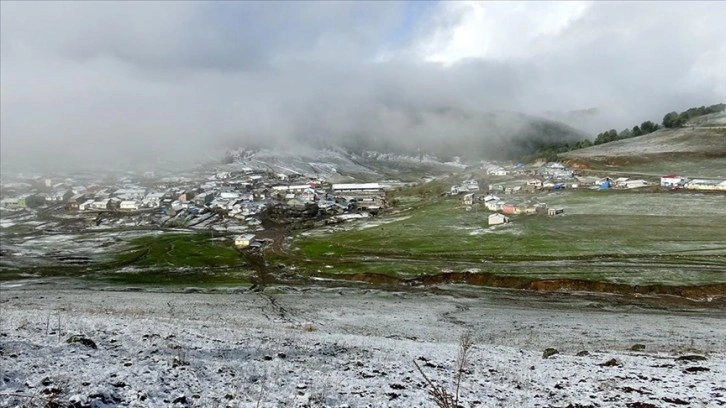 Kars'ta bayramda kar ve sis etkili oldu