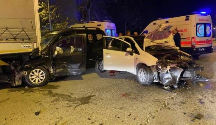 Kartal'da 4 yol ağzında kaza: 2 yaralı