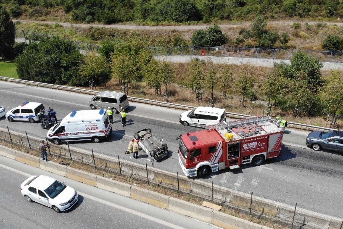 Kartal'da aşırı hızlı giden otomobil takla attı: 1 yaralı