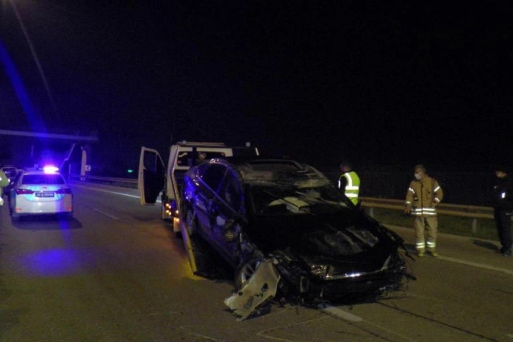 Kartal’da feci kaza beton bariyerlere vurup 200 metre takla atarak sürüklendi: 1 yaralı