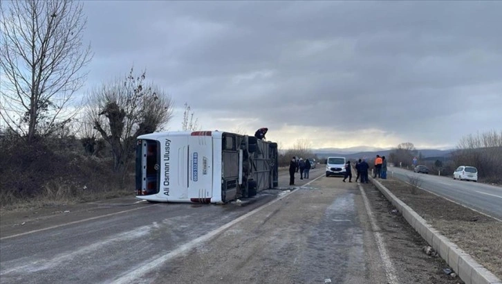 Kastamonu'da yolcu otobüsü devrildi, 30 kişi yaralandı