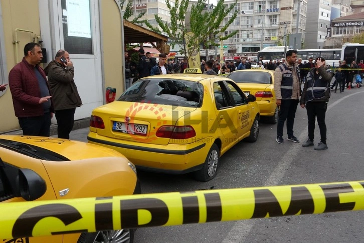 Kavgada husumetlisi yerine babası ve kardeşini vurdu