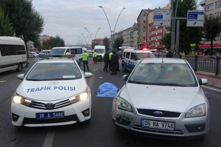 Kayseri'de otomobilin çarptığı bisiklet sürücüsü hayatını kaybetti