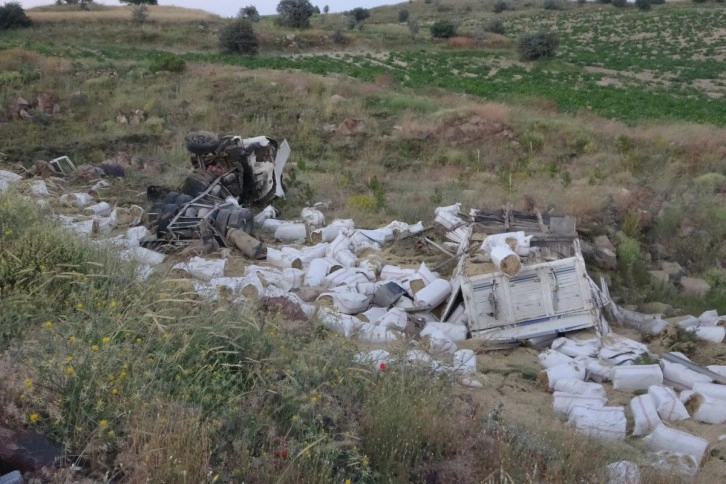 Kayseri’de şarampole uçan kamyon kağıt gibi ezildi: 3 ölü