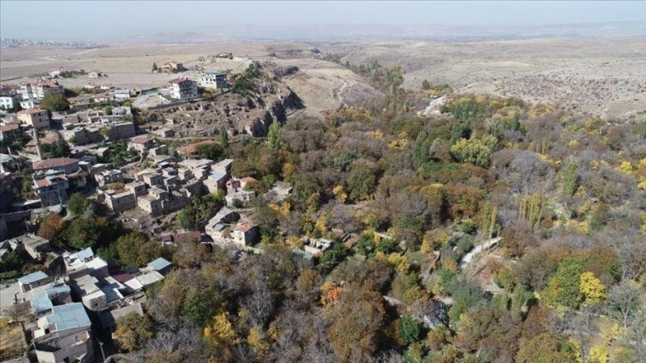 Kayseri'de sonbahar renkleri Gesi Bağları ve Koramaz Vadisi'ne ayrı güzellik kattı