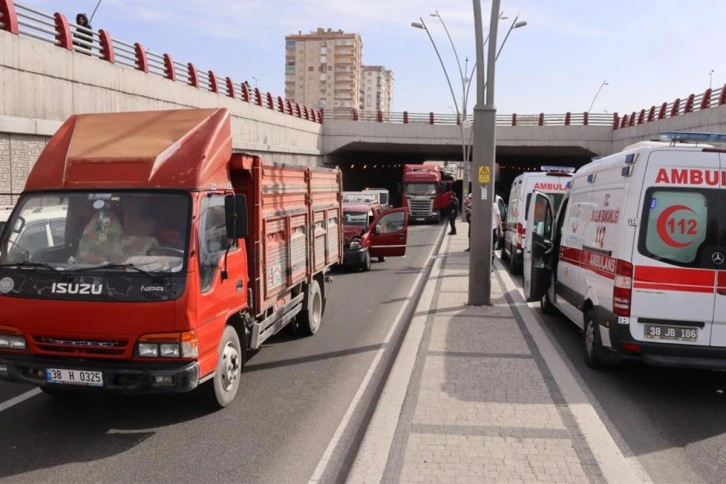 Kayseri'de zincirleme trafik kazası: 2 yaralı