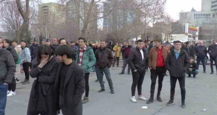 Kayseri’deki ağır hasarlı binanın yıkımına başlandı