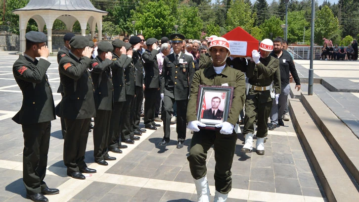 Kıbrıs gazisi emekli Yarbay Gaziantep'te son yolculuğuna uğurlandı