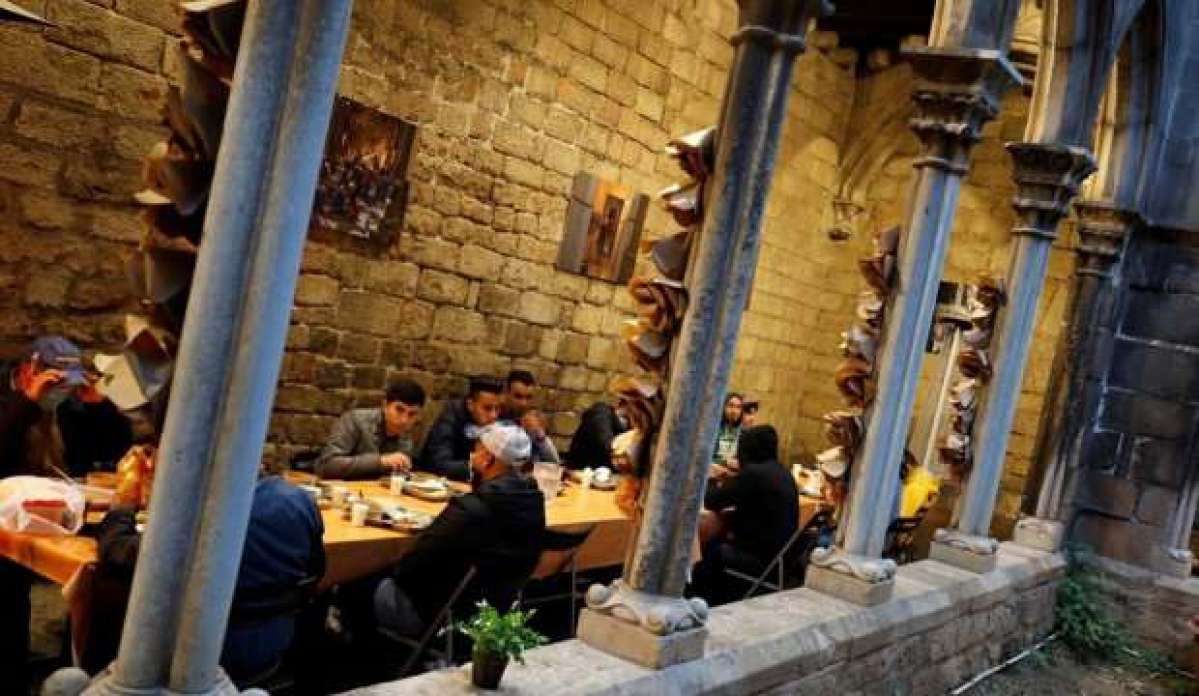 Kilisede iftar: Müslümanlar için seferber oldular