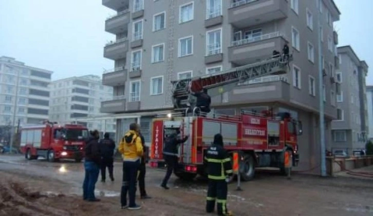 Kilis’te 5 katlı binada yangın; 7 kişi dumandan etkilendi