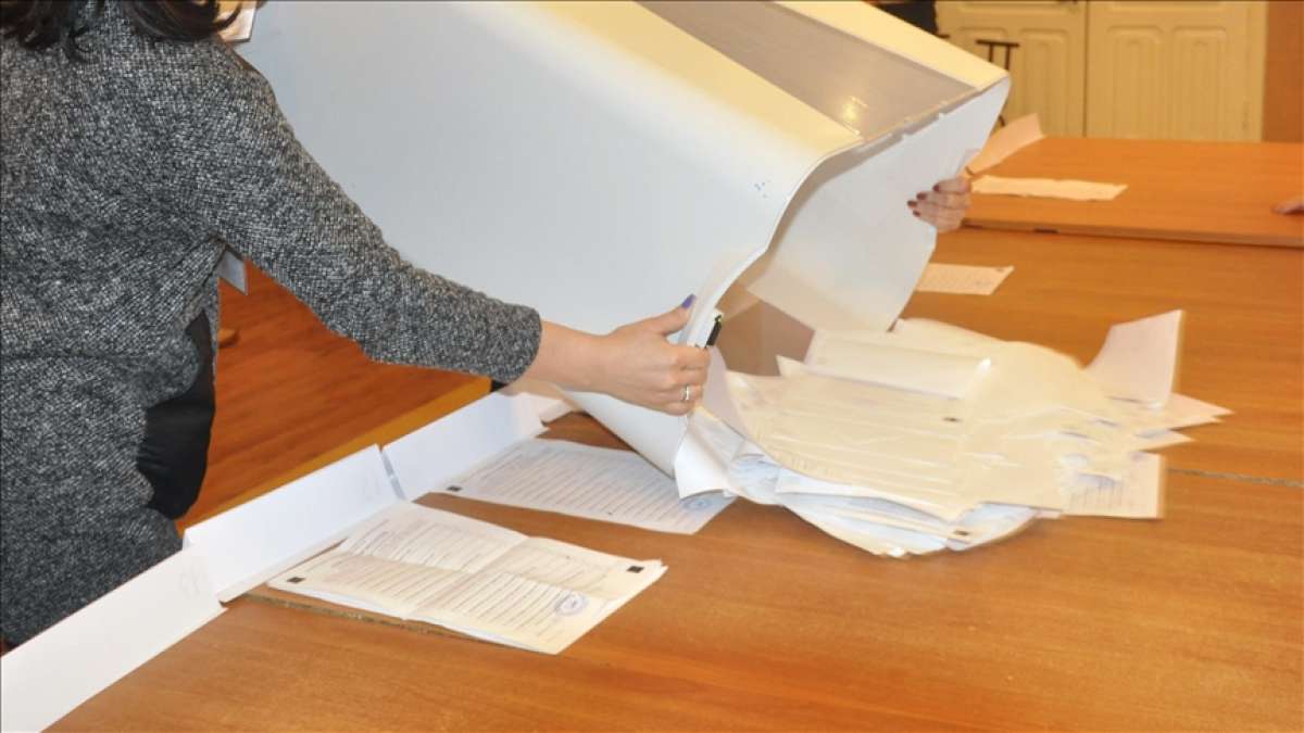 Kırgızistan'da yeni yönetim şeklini öngören Anayasa değişikliği için yarın referandum yapılacak