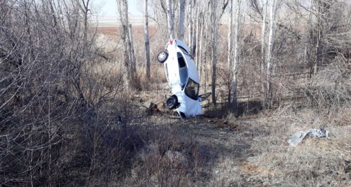 Kırıkkale'de ilginç trafik kazası, otomobil 'amuda' kalktı: 1 yaralı