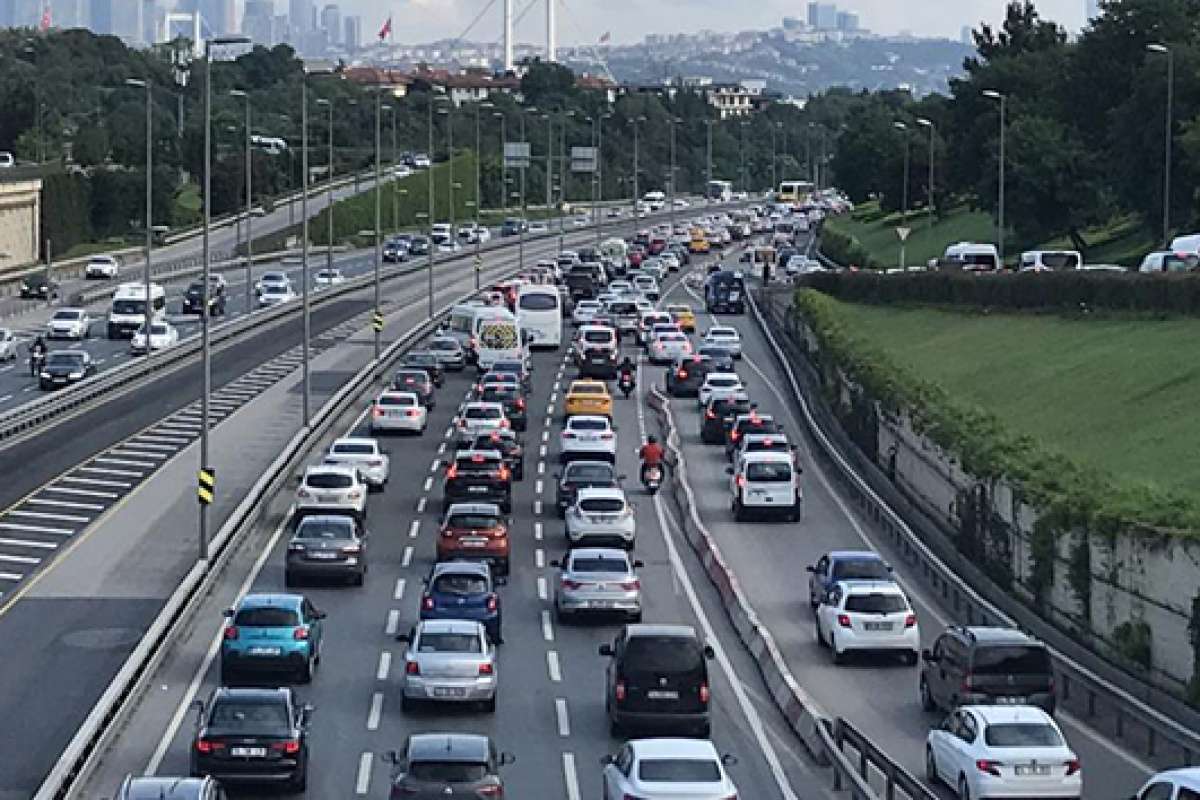 Kısıtlama sonrası İstanbul'da trafik yoğunluğu