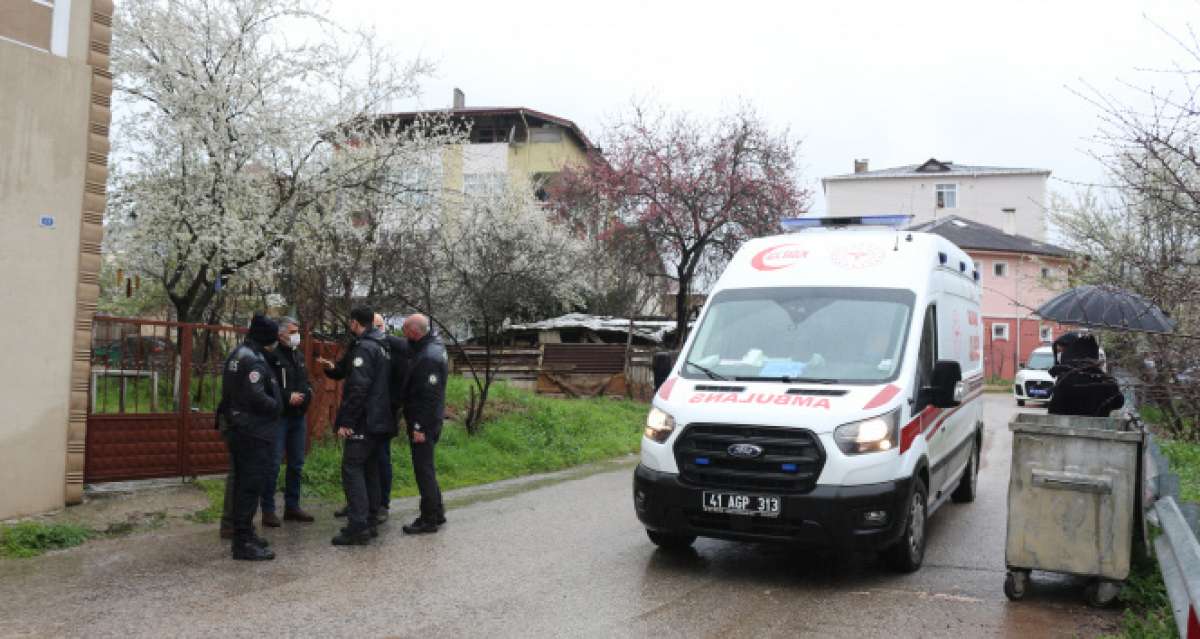 Kısıtlamada sokakta bıçaklı kavga: 3 yaralı