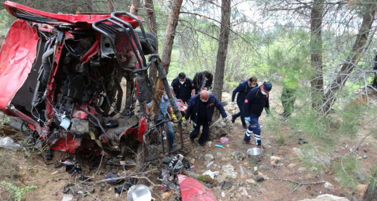 Kız arkadaşı ile tartıştı, minibüsü uçuruma sürdü