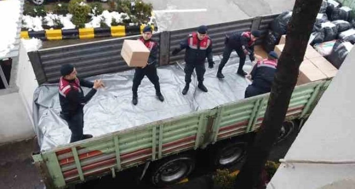 Kocaeli jandarması depremzedelerin yarasını sarmak için seferber oldu