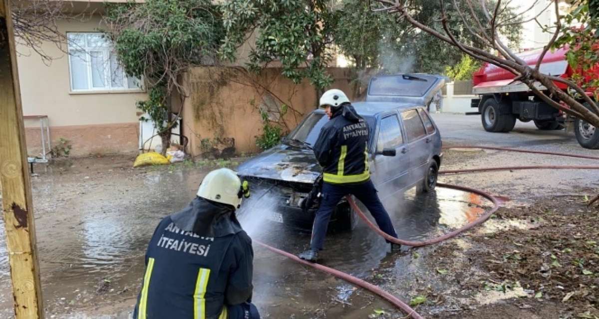 Kontağı çevirdi, otomobil alev aldı