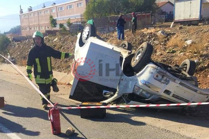 Kontrolden çıkan minibüs takla atıp şarampolde ters yattı: 5 yaralı