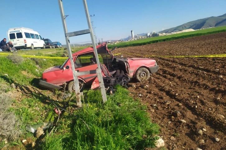 Kontrolden çıkan otomobil, aydınlatma direğine çarptı: 1 ölü