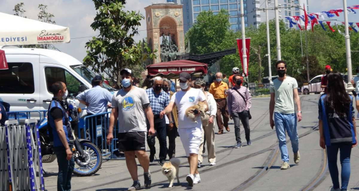 Kontrollü normalleşmenin ilk gününde Taksim'de dikkat çeken yoğunluk