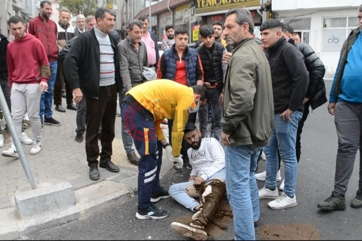 Koşarak yanına gidip yumruk attığı kişinin bıçaklı saldırısına uğradı: O anlar kameraya yansıdı