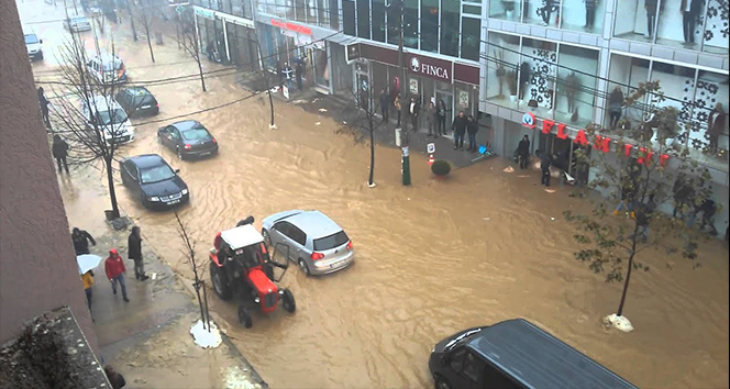 Kosova'yı sel vurdu