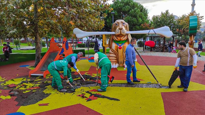 Küçükçekmece Belediye Başkan Yardımcı ile Park Bahçeler Müdürü görevden uzaklaştırıldı