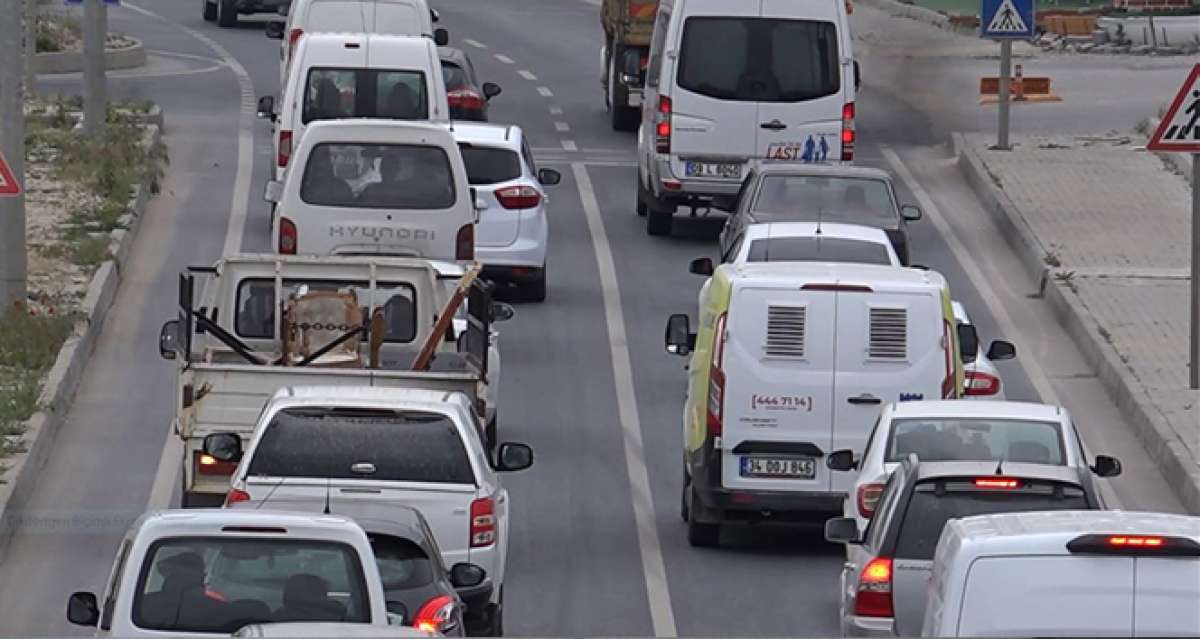 Kuşadası'nda trafik kilitlendi