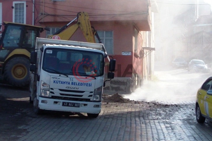 Kütahya'da faciadan dönüldü, alt yapı çalışması sırasında doğalgaz ana boru hattı delindi