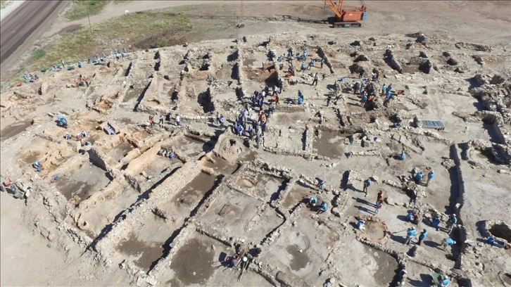 Kütahya'da höyük kazısında 4 bin 500 yıllık urgan parçalarına rastlandı