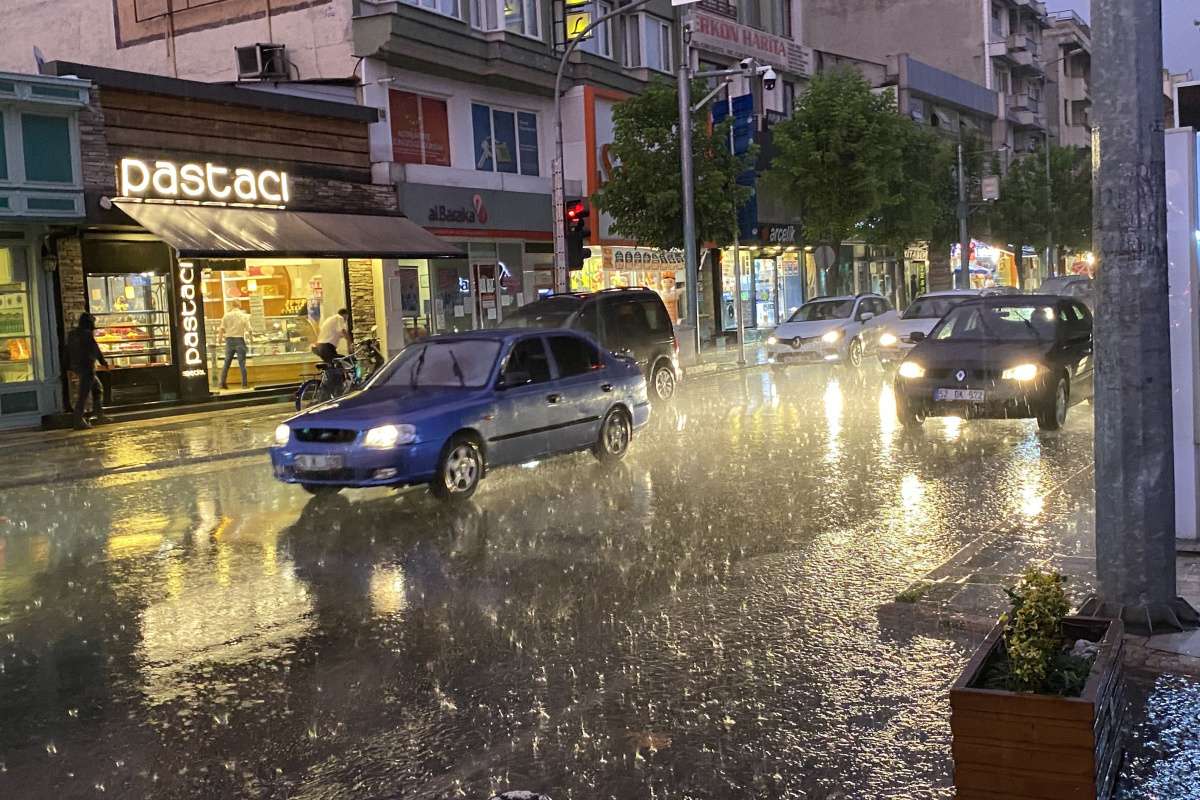 Kuvvetli sağanak yağış uyarısı yapıldı