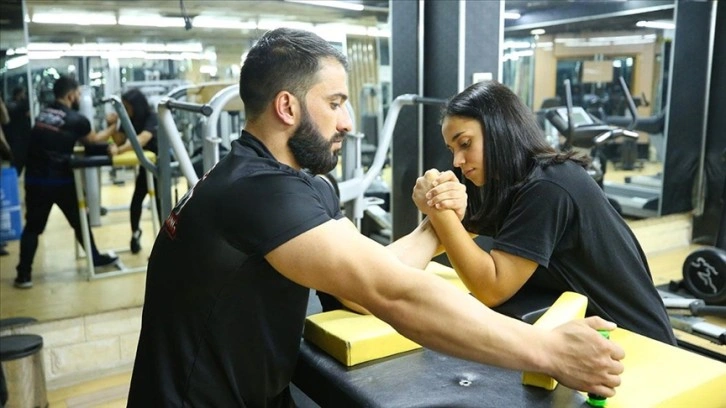 Kuyudan su çekerken keşfedilen Beritan bilek güreşinde bronz madalyanın sahibi oldu