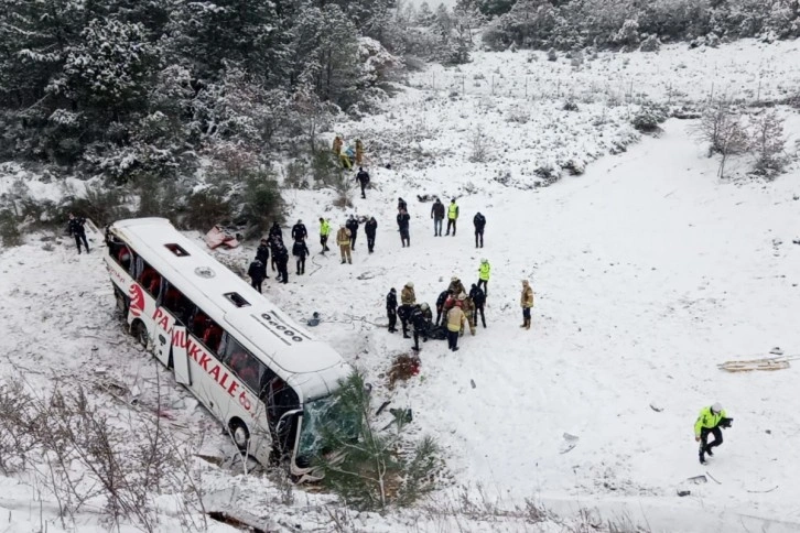 Kuzey Marmara Otoyolu’nda yolcu otobüsü şarampole devrildi: 3 ölü, 15 yaralı